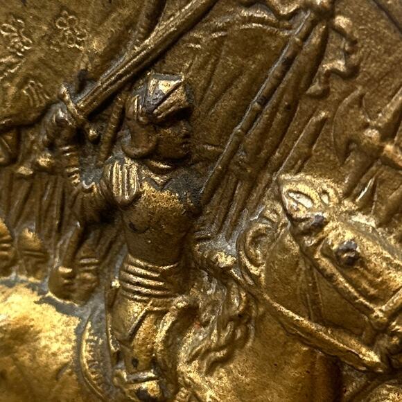 VTG Cast Metal Bookend Knight Horseback Medieval Battle Scene Gold Finish Goth - Picture 9 of 15